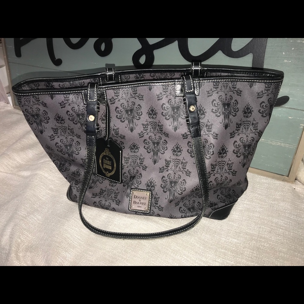 Women’s Dooney and Bourke handbag